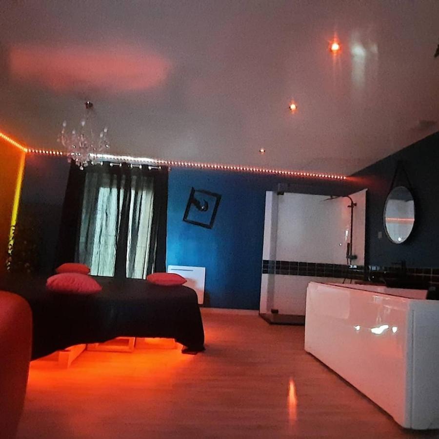 Nuit Insolite-Room Love Saint-Germain  Exterior foto